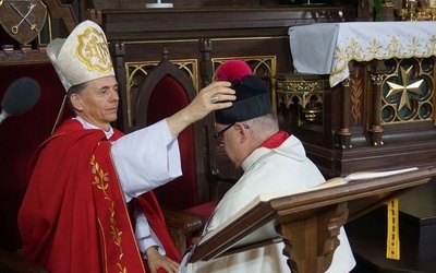 Ksiądz Marek Mielczarek przyjął strój kanonicki.