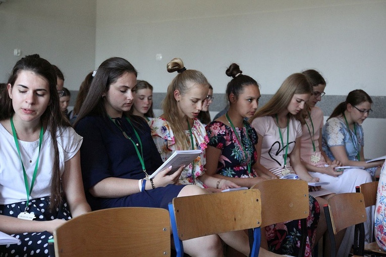 Bp Piotr Greger u oazowiczów III stp. OND w Juszczynie