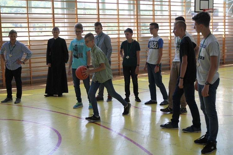 Bp Piotr Greger u oazowiczów III stp. OND w Juszczynie