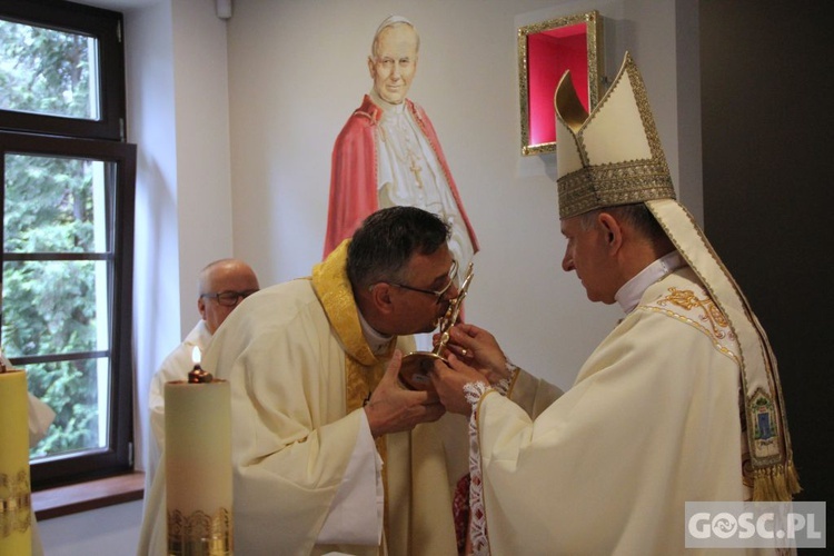 Relikwie św. Jana Pawła II w Kęszycy Leśnej