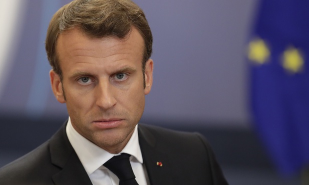 Macron oskarża 