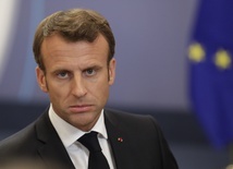 Macron oskarża 