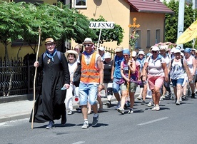 ▲	W drodze pątników nie opuszczał uśmiech.