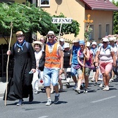 ▲	W drodze pątników nie opuszczał uśmiech.