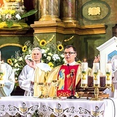 Przewodniczący liturgii kapłan obchodzi w tym roku 25. rocznicę święceń.