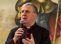 Ksiądz Andrzej Lesiński podkreśla, że kolejne pochówki w świątyni mogły znacząco osłabić konstrukcję kościoła, więc należało znaleźć inne rozwiązanie.