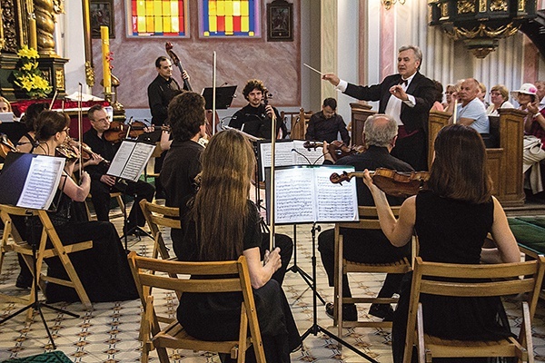 Koncert inauguracyjny w sanktuarium Matki Bożej Dzikowskiej.