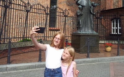 Boskie selfie w Oświęcimiu