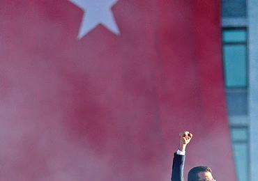 Ekrem İmamoğlu – nowy burmistrz Stambułu – pokonał w wyborach kandydata AKP – partii prezydenta Erdoğana.
