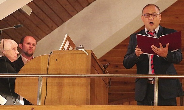 W koncercie 13 lipca wystąpią: przy organach Ewa Bąk, a zaśpiewa kontratenor Marcin Ciszewski.