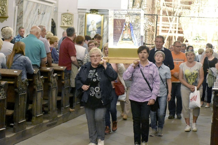 Odpust w sanktuarium Strażniczki Wiary Świętej w Bardzie Śląskim