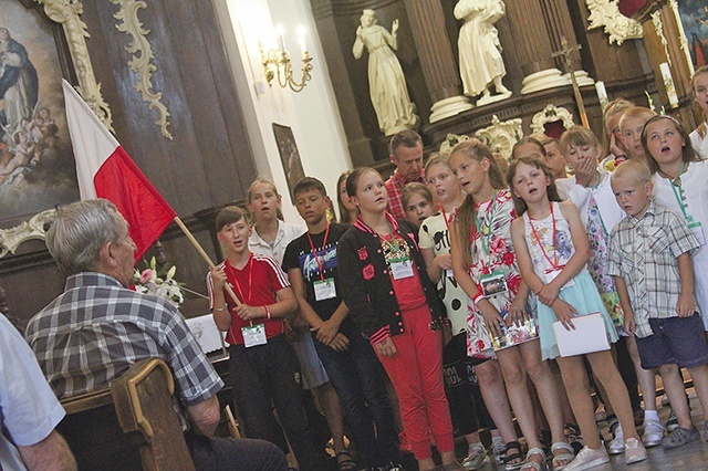 Podczas spotkania w kościele parafii św. Jana Chrzciciela goście zaprezentowali program religijno-patriotyczny.