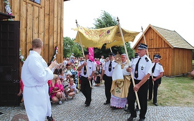 Procesja eucharystyczna.