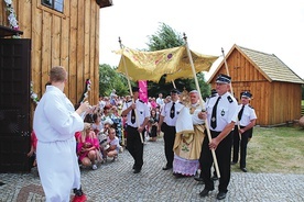 Procesja eucharystyczna.