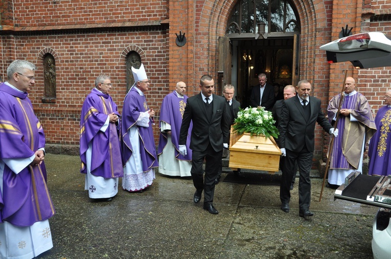 Miłość to nieśmiertelność. Pogrzeb klaryski z klasztoru w Słupsku