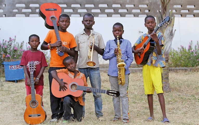Nauka w szkole muzycznej to dla dzieci z Republiki Środkowoafrykańskiej  szansa na lepsze jutro.
