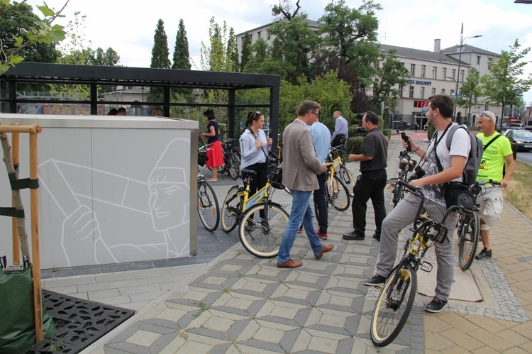 Rybnik. Prezentacja rowerowych centrów przesiadkowych