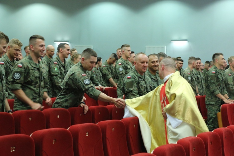 Msza święta w przeddzień promocji oficerskiej na Akademii Wojsk Lądowych