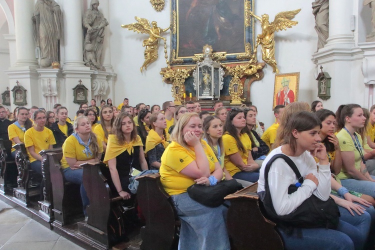 Stypendyści u św. Jadwigi Śląskiej w Legnickim Polu