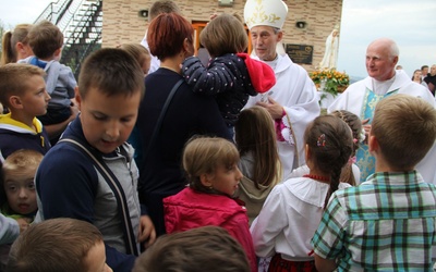 Tęgoborze. Bp Stanisław Salaterski poświęcił kaplicę na Zawadce-Rozdzielu