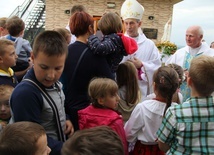 Tęgoborze. Bp Stanisław Salaterski poświęcił kaplicę na Zawadce-Rozdzielu