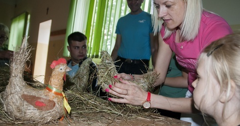 Żeby tradycja nie zginęła. Warsztaty wyplatania wieńców dożynkowych
