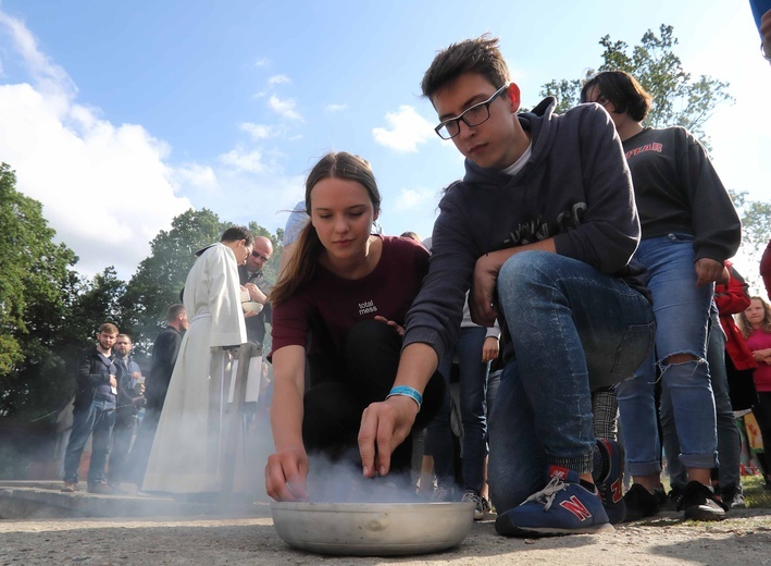 Festiwal Życia w Kokotku. Wielki ogień nad lasem.