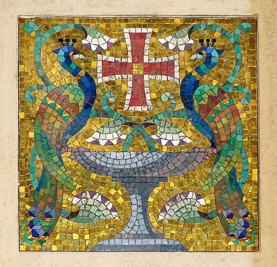 Mozaika w kościele św. Jacka w Bytomiu-Rozbarku (dekoracja ołtarza przedsoborowego, 1911 r.). 
