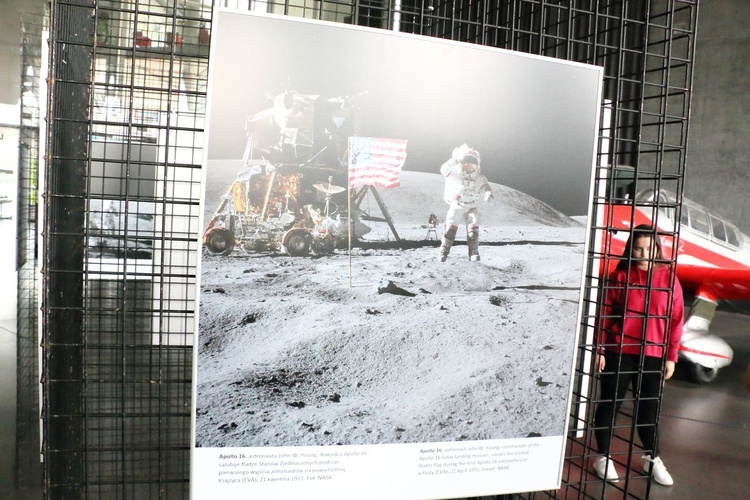 Loty na Księżyc na fotografiach NASA