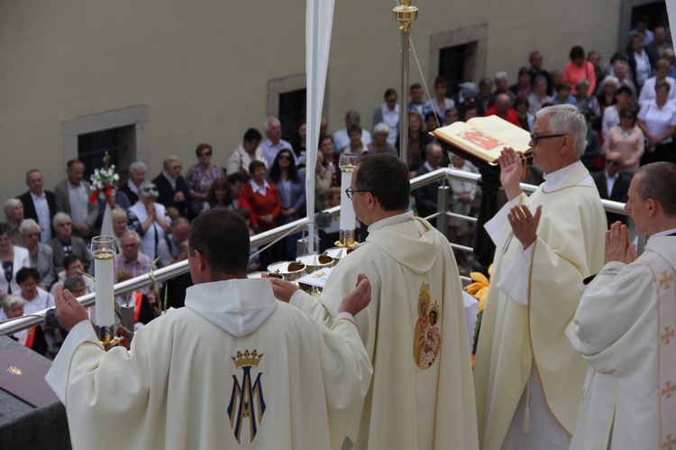 Uroczystość Matki Bożej Szkaplerznej w klasztorze karmelitańskim w Czernej