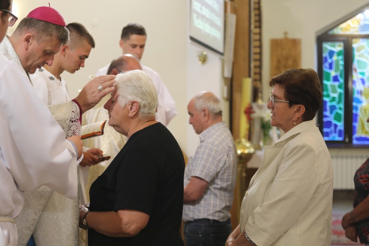 Bp Roman Pindel z chorymi w Polance Górnej - 2019