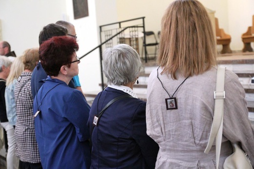 Z Matką Bożą Szkaplerzną u sióstr karmelitanek w Oświęcimiu