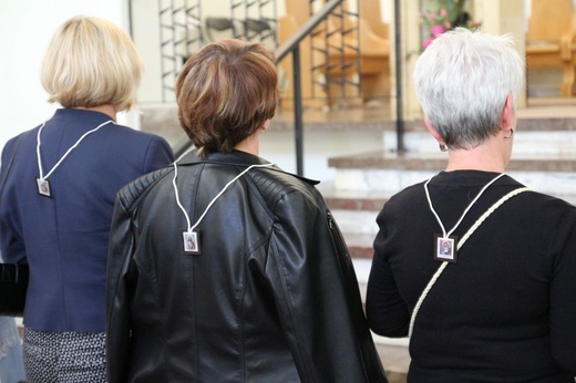 Z Matką Bożą Szkaplerzną u sióstr karmelitanek w Oświęcimiu
