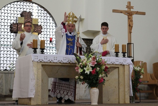 Z Matką Bożą Szkaplerzną u sióstr karmelitanek w Oświęcimiu