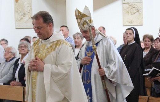 Z Matką Bożą Szkaplerzną u sióstr karmelitanek w Oświęcimiu