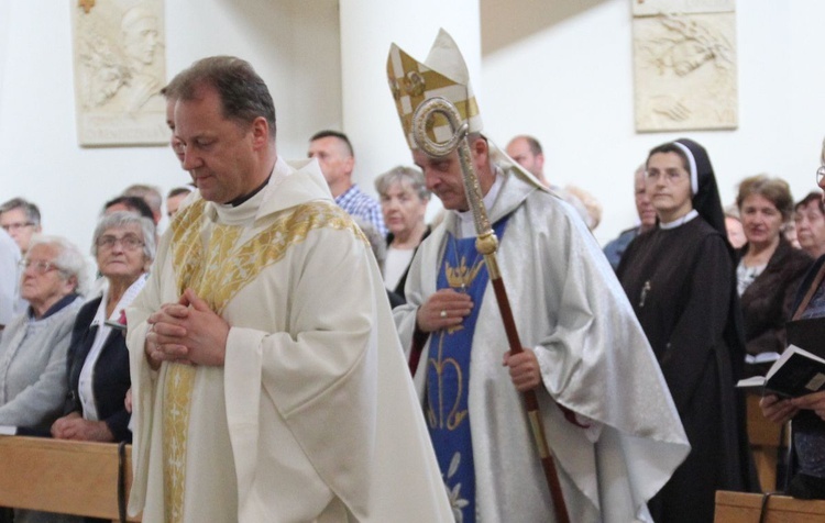 Z Matką Bożą Szkaplerzną u sióstr karmelitanek w Oświęcimiu