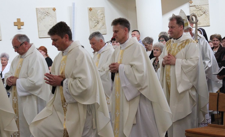 Z Matką Bożą Szkaplerzną u sióstr karmelitanek w Oświęcimiu