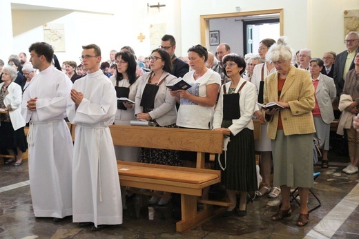Z Matką Bożą Szkaplerzną u sióstr karmelitanek w Oświęcimiu