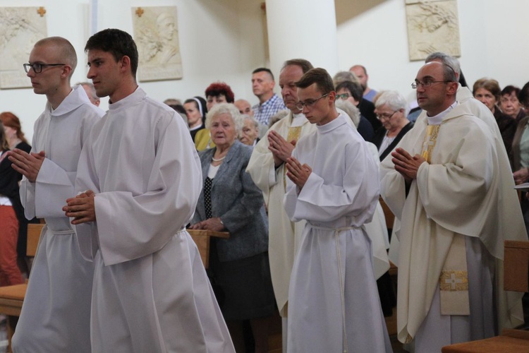 Z Matką Bożą Szkaplerzną u sióstr karmelitanek w Oświęcimiu