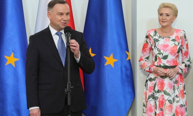 Pierwsza dama bez pensji na własne życzenie