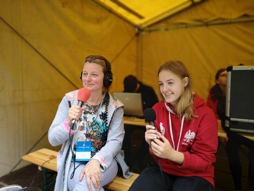Studio plenerowe Radia eM na Festiwalu Życia w Kokotku
