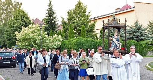 Nie wypadało nie być. Matka Boża Skrzatuska odwiedziła Borne Sulinowo