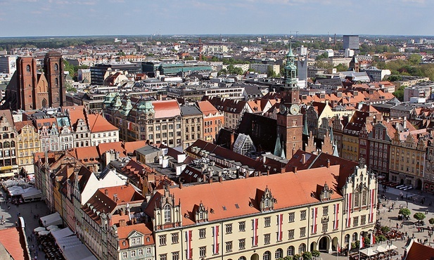 We Wrocławiu w ramach programów rewitalizacyjnych wyremontowano już centrum, zlikwidowano wysypiska śmieci, zrealizowano kilka inicjatyw związanych z zielenią oraz przygotowano wały na wypadek powodzi.