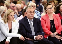 W obozie opozycji coraz trudniej doszukać się wiary w sukces w październikowych wyborach.
