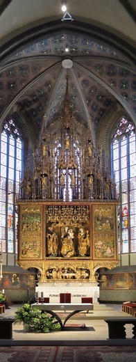 Najwyższy gotycki ołtarz na świecie uderza pięknem wykonania figur.
