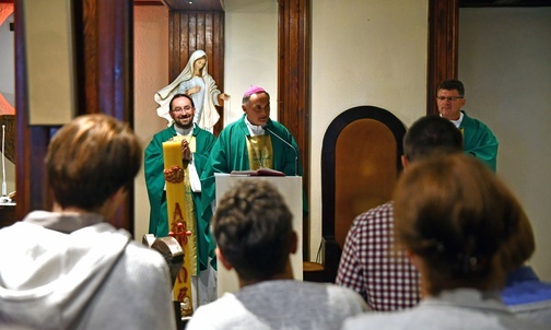 Bp Włodarczyk: Szacunek wobec ludzi nie oznacza rezygnacji z pragnienia, aby poznali Chrystusa