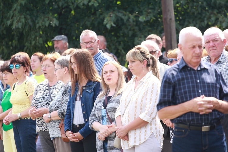 Droga Krzyżowa w Wał Rudzie