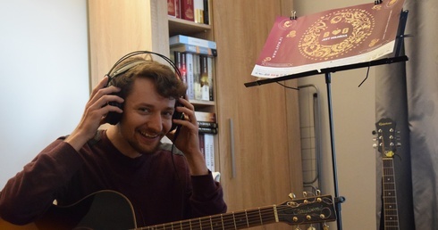 Muzycy w ciągu jednego dnia nagrali piosenkę roku XXIV ŁPPM "Bóg jest Miłością".