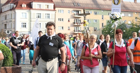 Pielgrzymi na rynku w Czeskim Cieszynie.