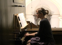 Mirosława Cieślak studiuje wykonawstwo muzyki dawnej.
